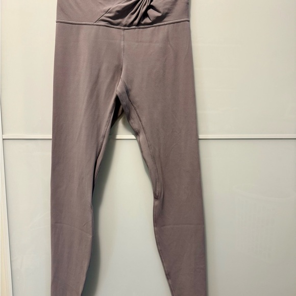 Lululemon 🍋 Align High-Rise Twist Waist in
Violet Verbena - Picture 6 of 7
